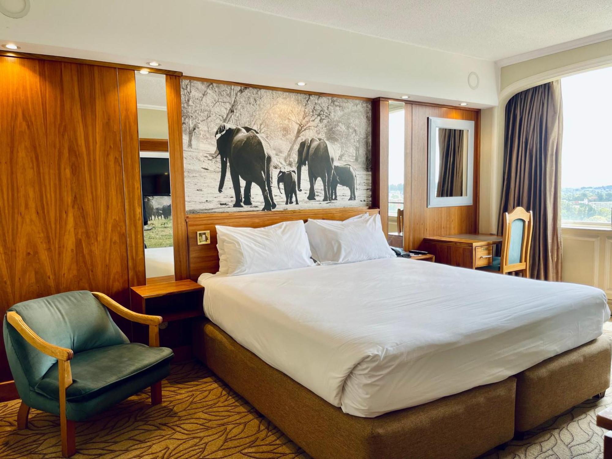 Monomotapa Hotel Harare Buitenkant foto