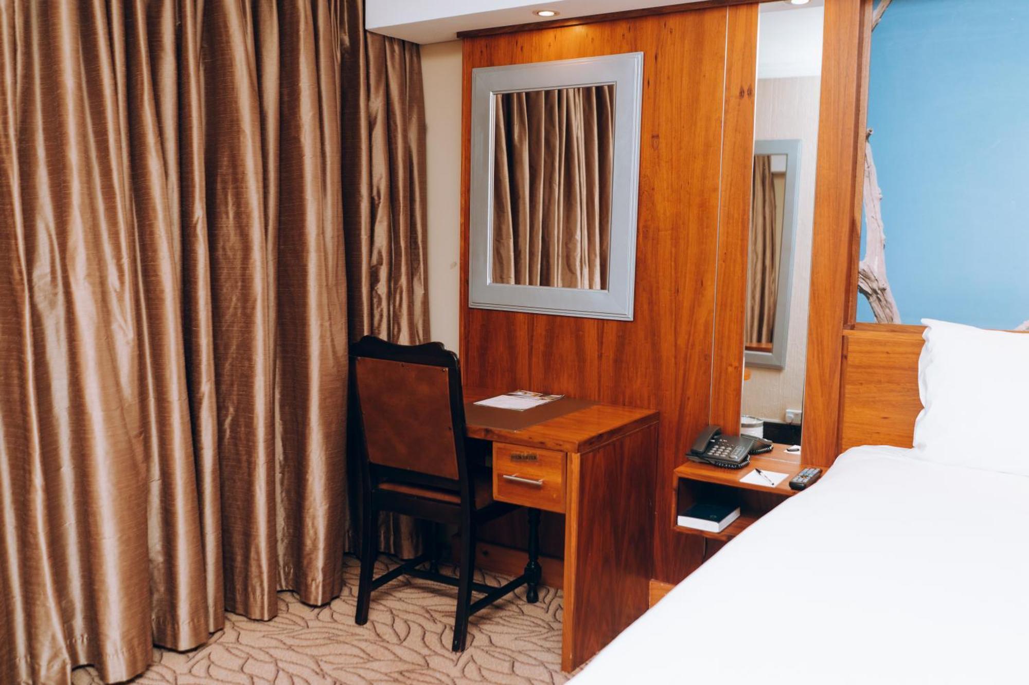 Monomotapa Hotel Harare Buitenkant foto
